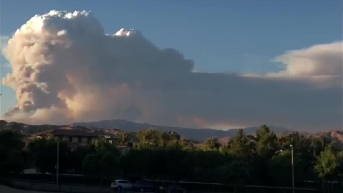 USA: Evacuations ordered as fire burns thousands of acres north of LA