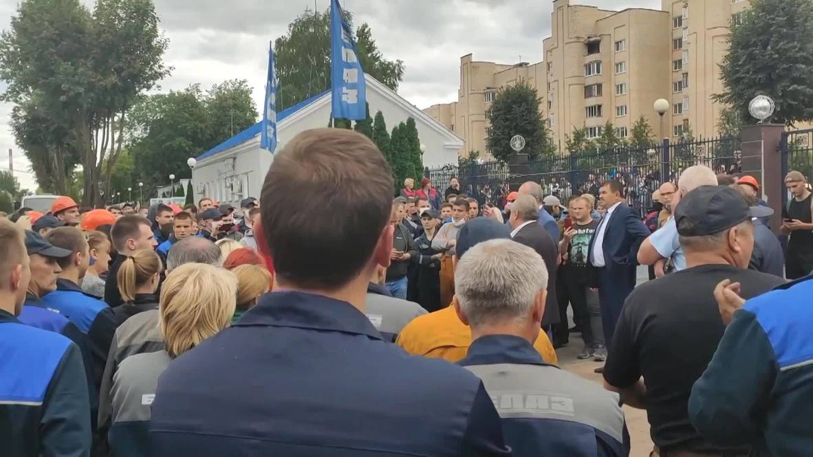 Bielorrusia: Trabajadores de emblemáticas fabricas muestran su apoyo a manifestantes opositores