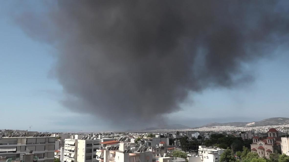اليونان: حريق يندلع في مصنع إعادة تدوير المواد البلاستيكية في شمال أثينا