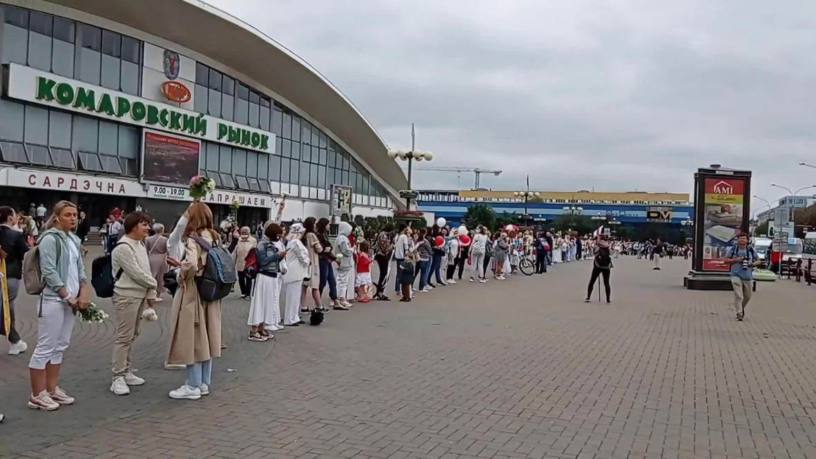 Bielorrusia: Cientos de mujeres se manifiestan contra la brutalidad policial en Minsk