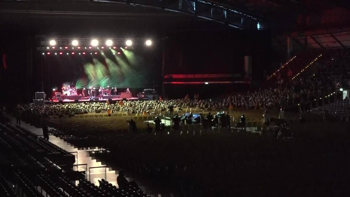 Germany: Thousands attend Leipzig concert as part of COVID-19 study
