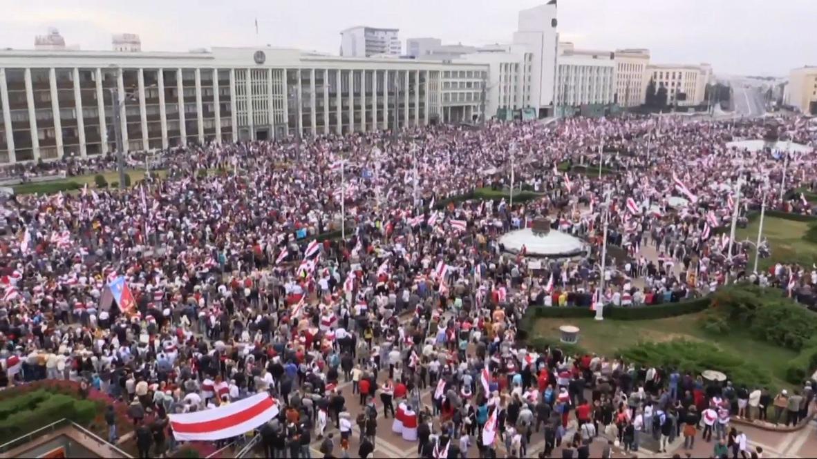 Bielorrusia: Miles de personas participan en protesta opositora en la Plaza de la Independencia de Minsk