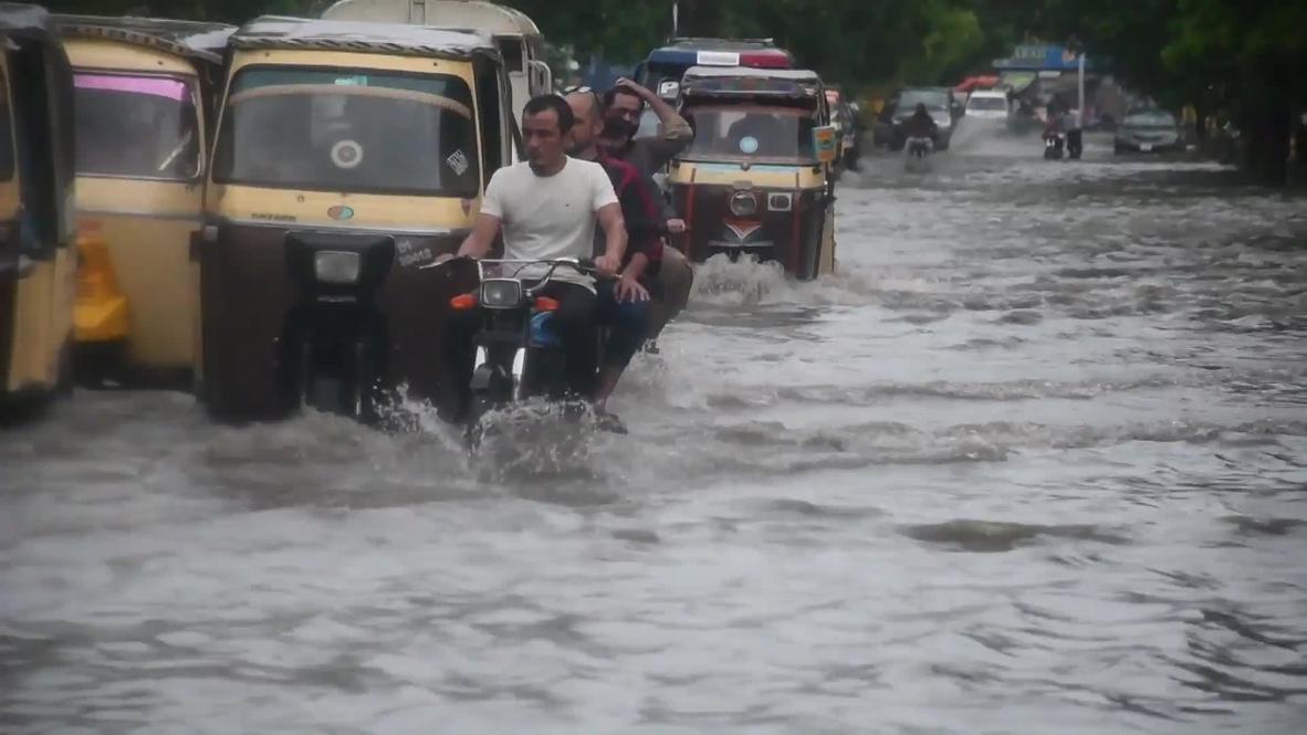 Pakistan: Karachi flooded as monsoon rains cause traffic chaos