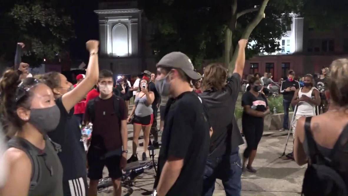 EE.UU.: "Sin justicia, no hay paz" - manifestantes marchan por Kenosha denunciando la brutalidad policial
