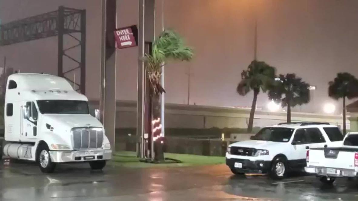 USA: Incessant wind and rain reaches Beaumont ahead of hurricane Laura's landfall