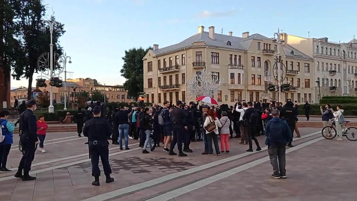 Bielorrusia: Policía y manifestantes se enfrentan en protesta contra Lukashenko en Minsk