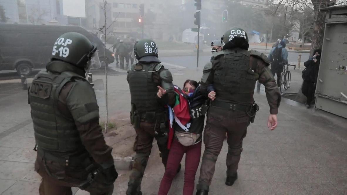 Chile: Policía practica varias detenciones en una protesta antigubernamental en Santiago