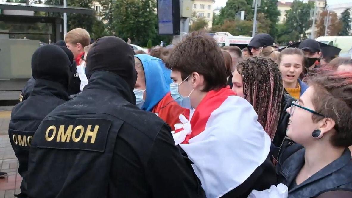 Белоруссия: Столкновения между студентами и ОМОНом произошли на акции протеста в Минске