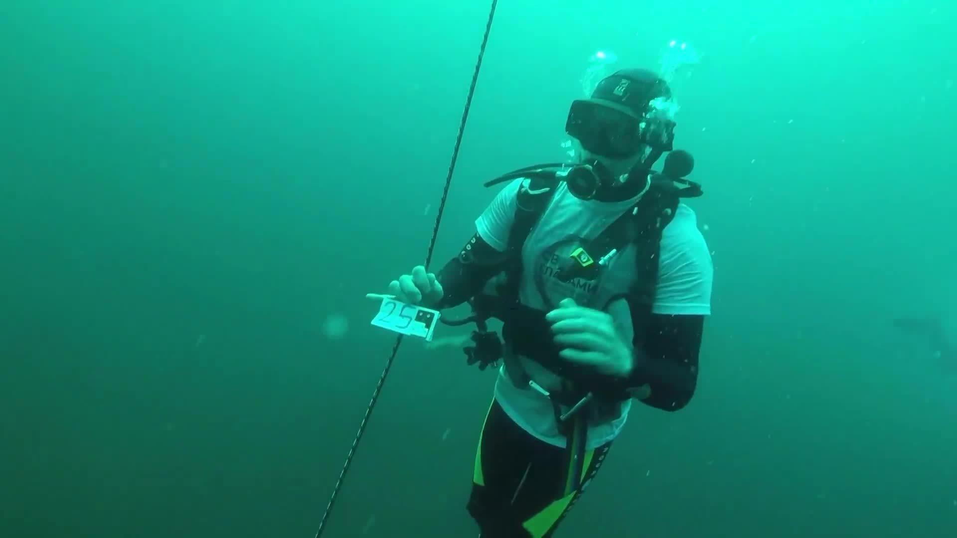 Море по колено. Незрячий дайвер установил рекорд РФ в Крыму на глубине ...