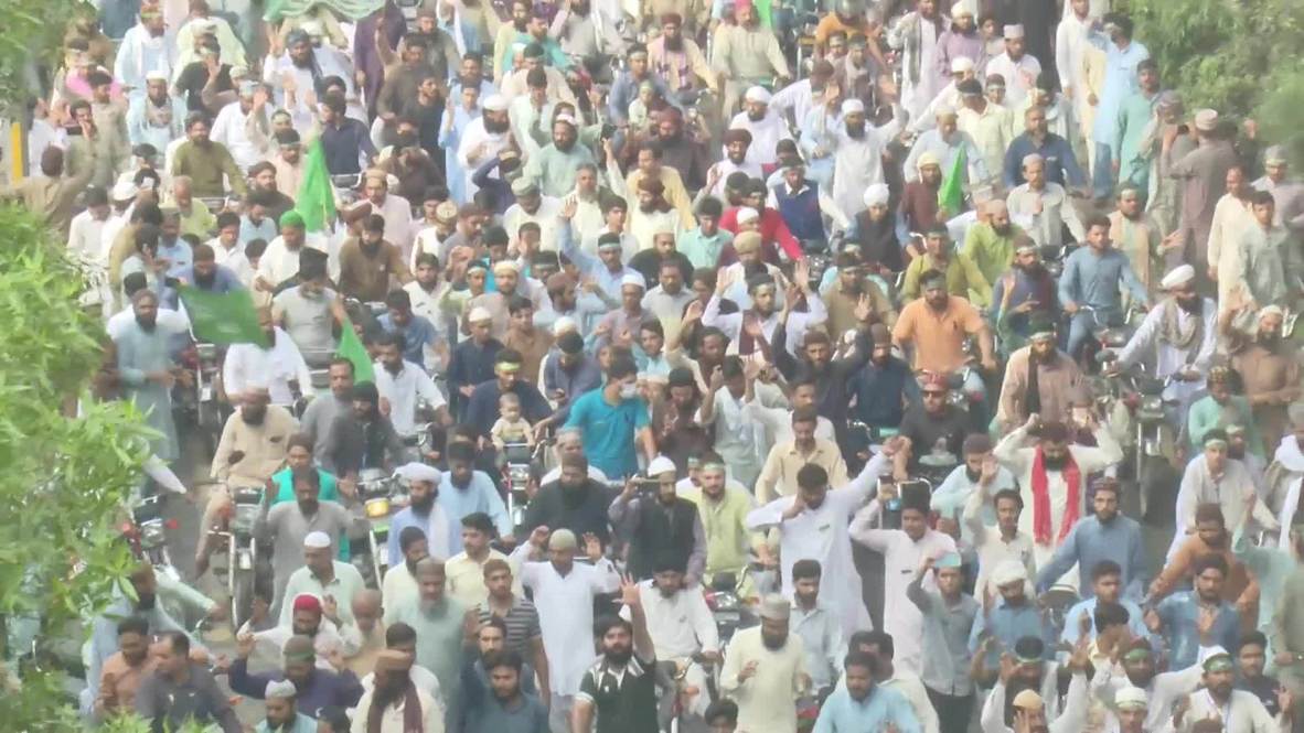 Pakistan: Thousands protest reprinting of Charlie Hebdo Prophet Muhammad cartoons in Lahore