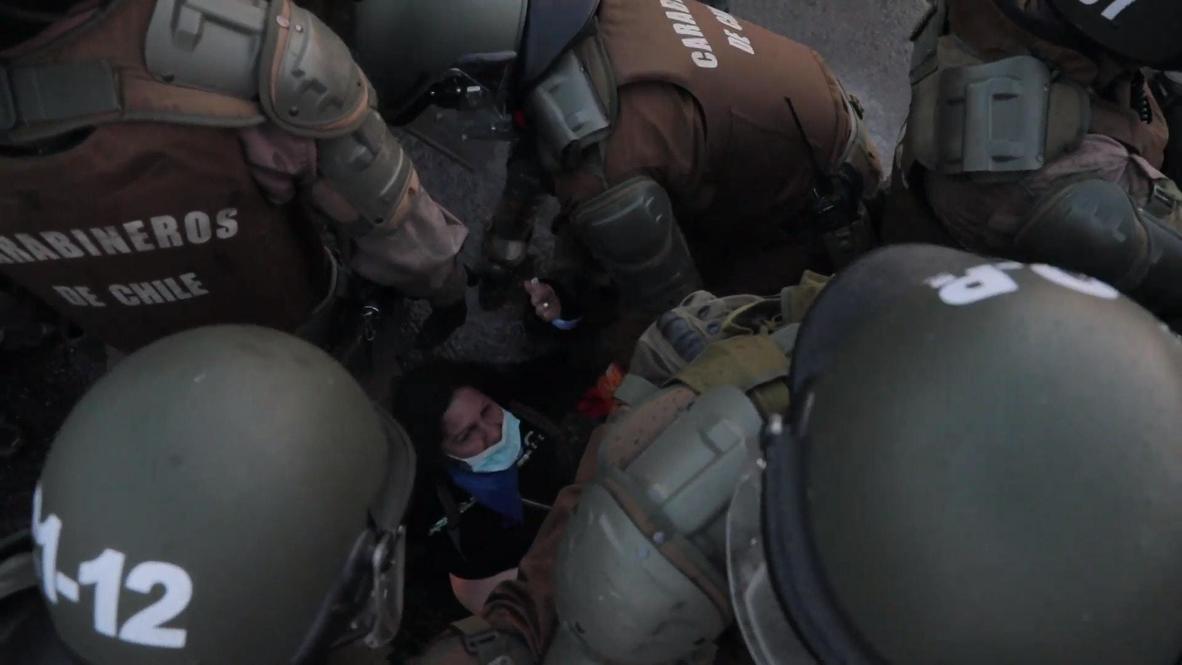 Chile: Policía usa cañón de agua para dispersar protesta antigubernamental en Santiago