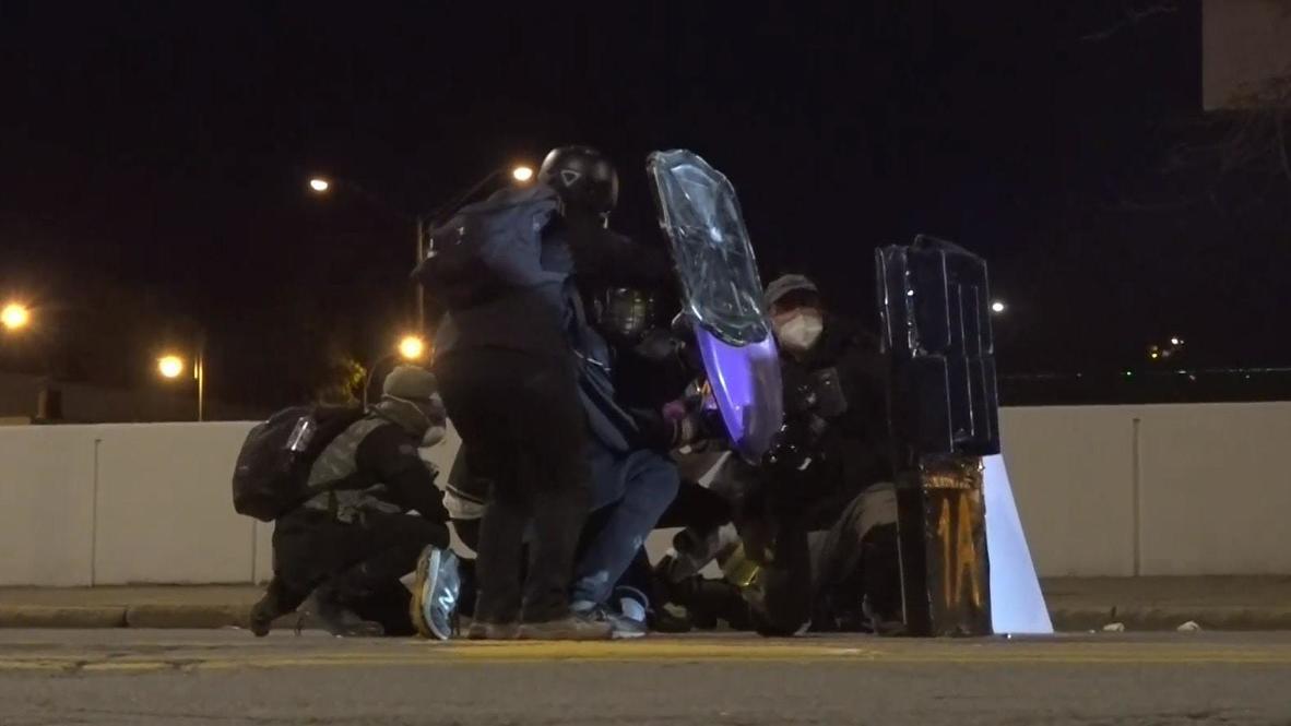 USA: Police disperse BLM protesters after night of confrontations in Rochester