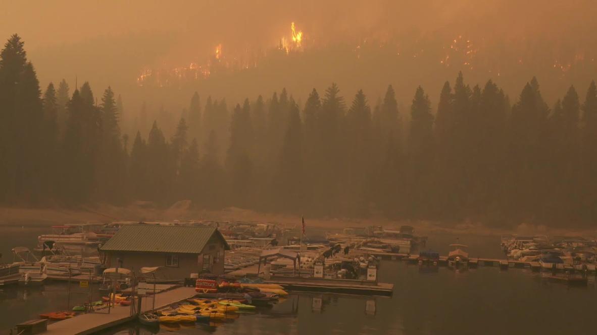 EE.UU.: Bomberos batallan para apagar los incendios forestales en California