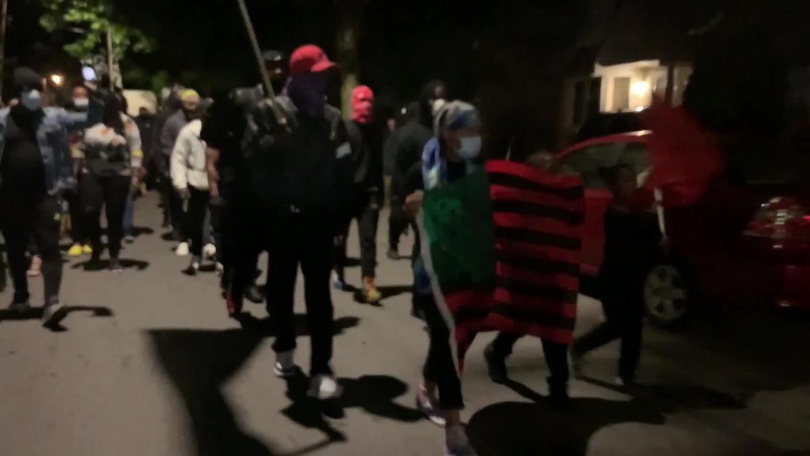 USA: Protesters paint "MURDERER" outside Rochester police department over Daniel Prude killing