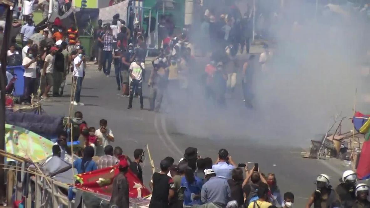 Grecia: Fuerzas de seguridad usan gases lacrimógenos durante las manifestaciones de migrantes en Lesbos