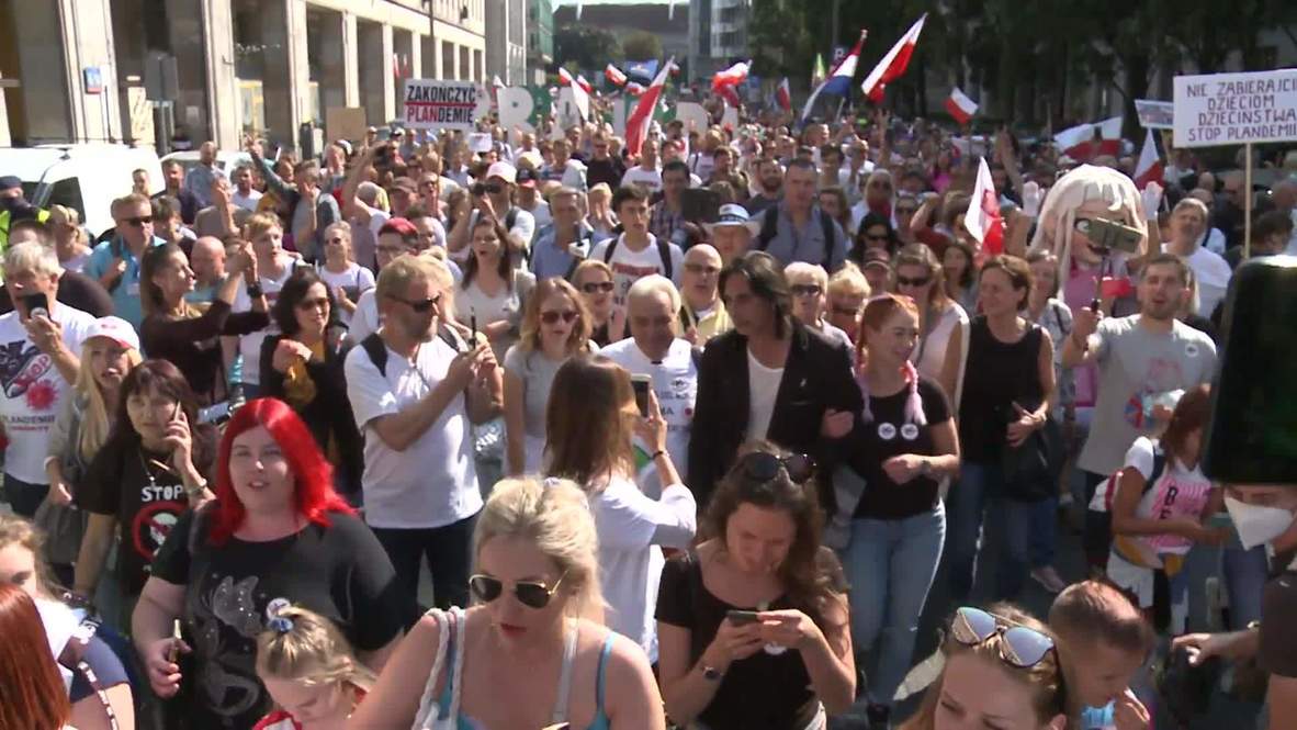 Polonia: Negacionistas del covid protestan contra las medidas de prevención de la pandemia en Varsovia