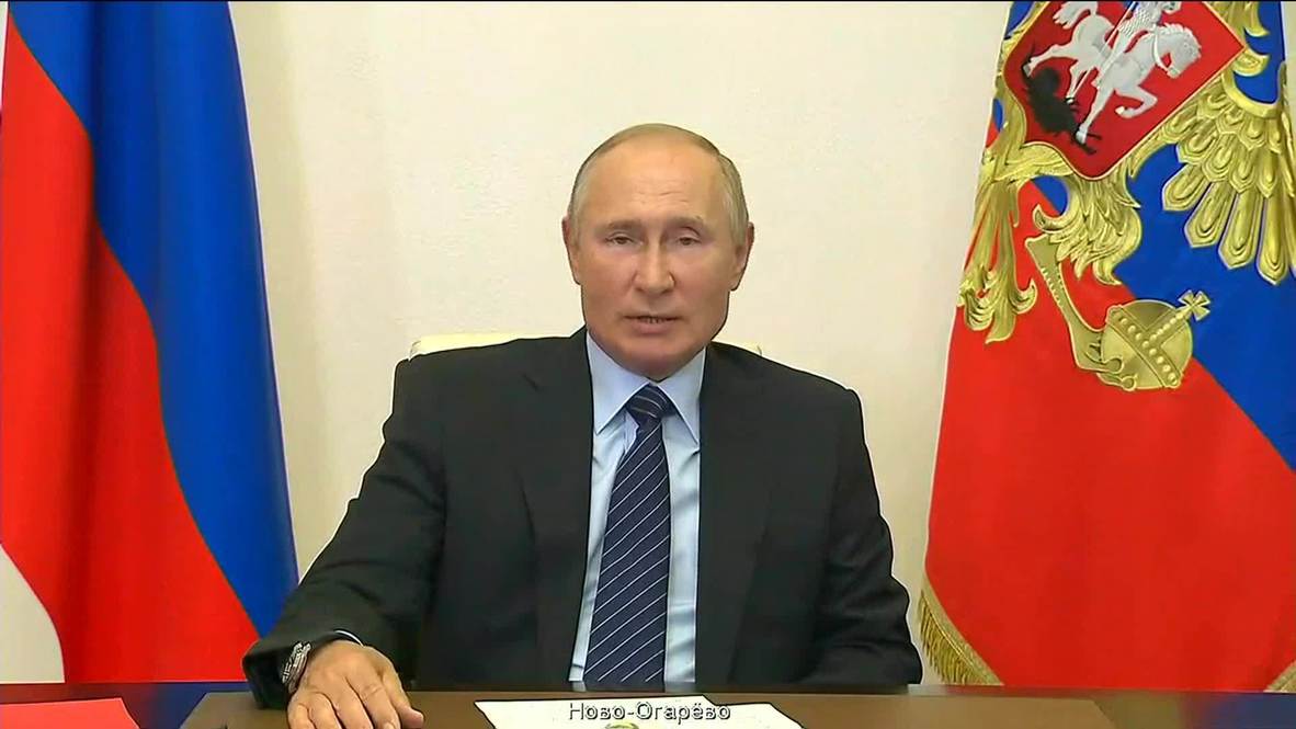 Россия: Путин открыл два многофункциональных медицинских центра в Псковской области