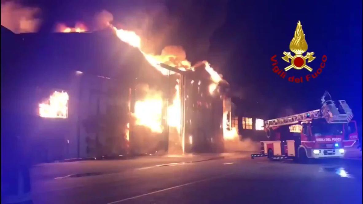 إيطاليا: استمرار عمليات مكافحة حرائق اندلعت في ميناء أنكونا