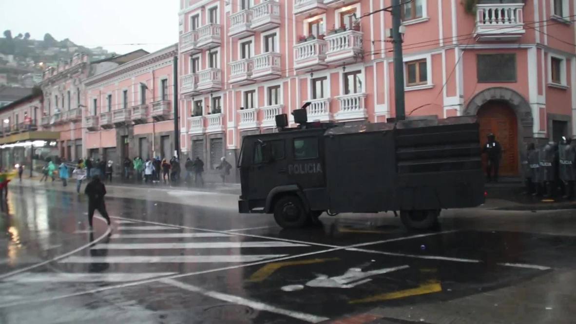 Ecuador: Police disperse anti-austerity protest with water cannons