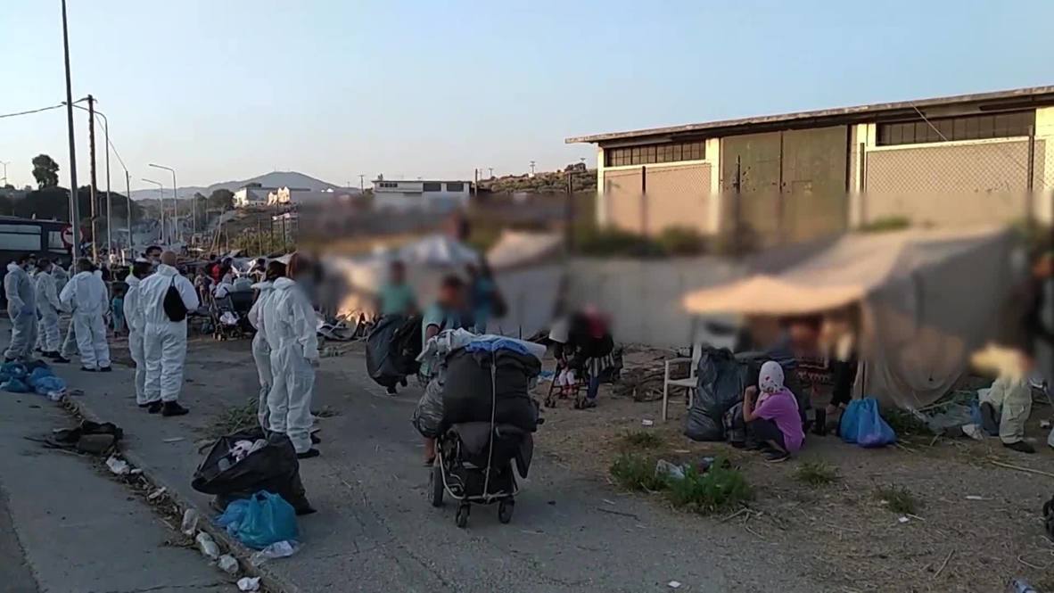 Grecia: Policía de Lesbos insta a los migrantes sin hogar a trasladarse al campamento de reemplazo