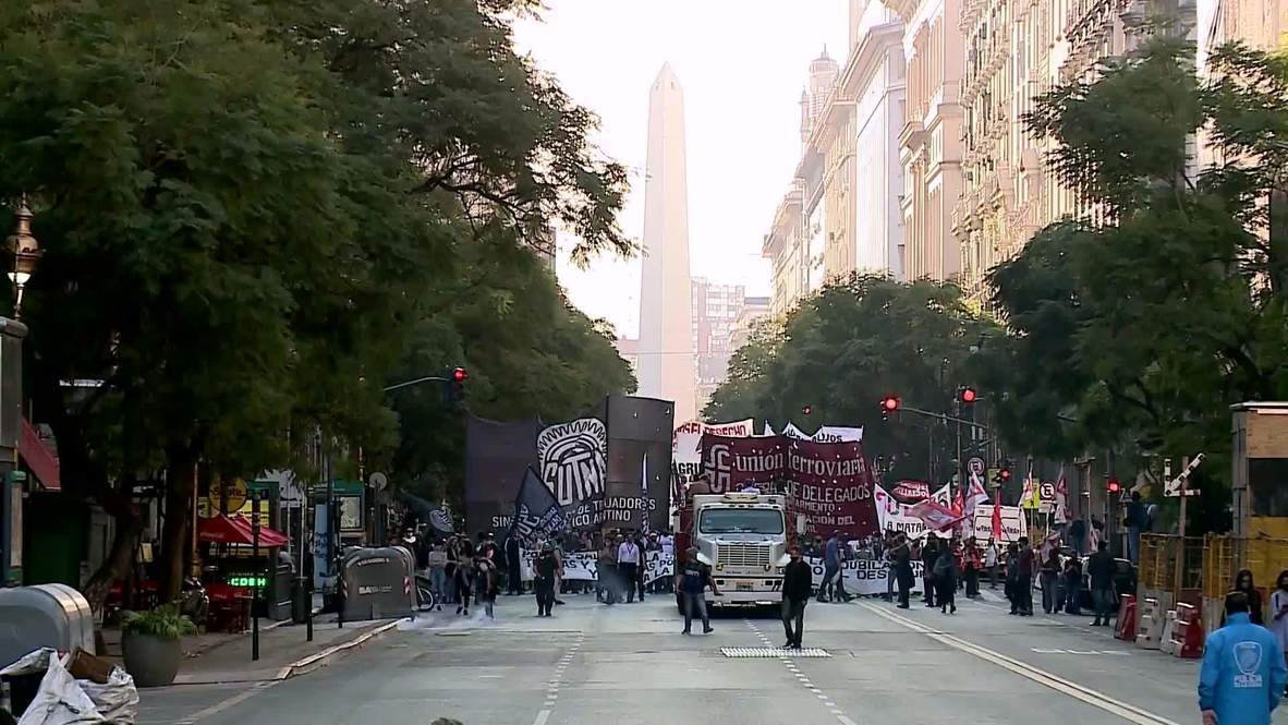 Argentina: Thousands protest planned eviction of homeless people amid economic crisis in Buenos Aires