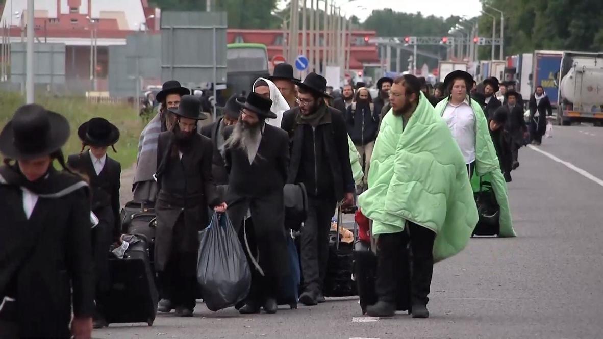 Belarus: Jewish pilgrims leave checkpoint on Ukraine border
