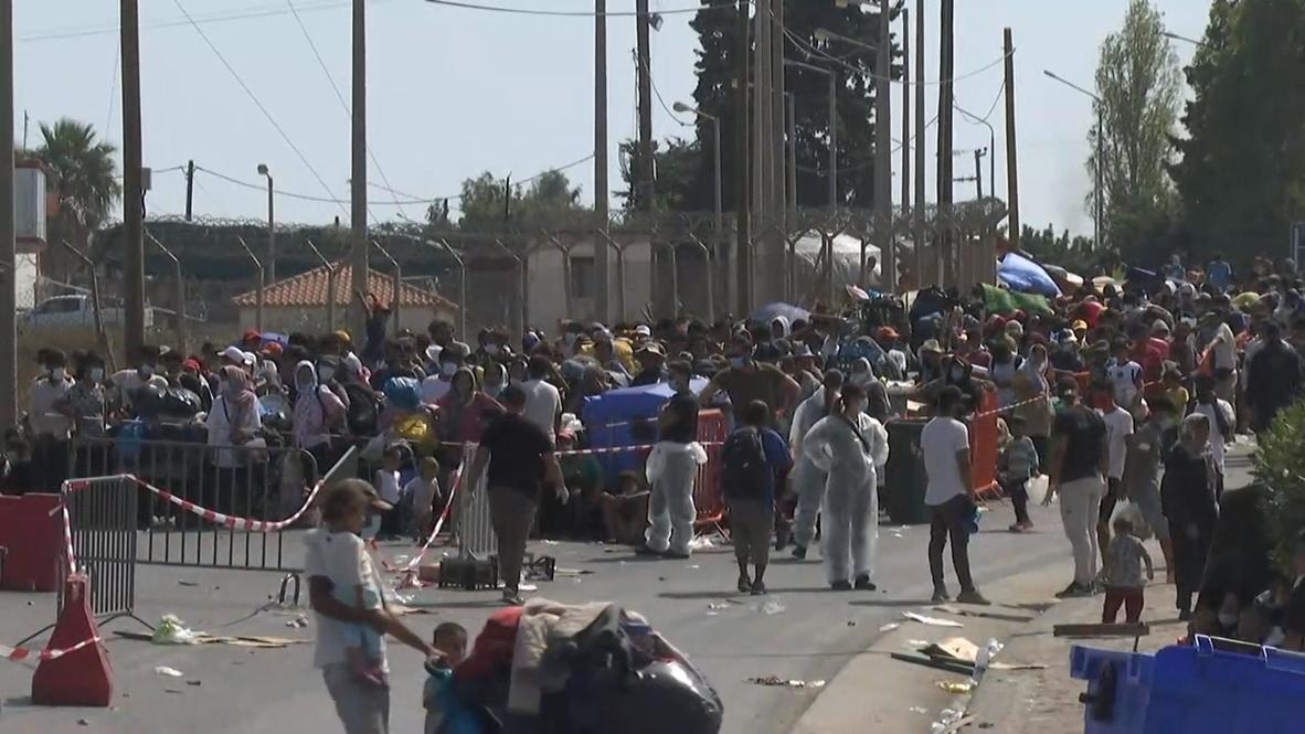 Grecia: Cientos de migrantes llegan al nuevo campamento de Kara Tepe en Lesbos