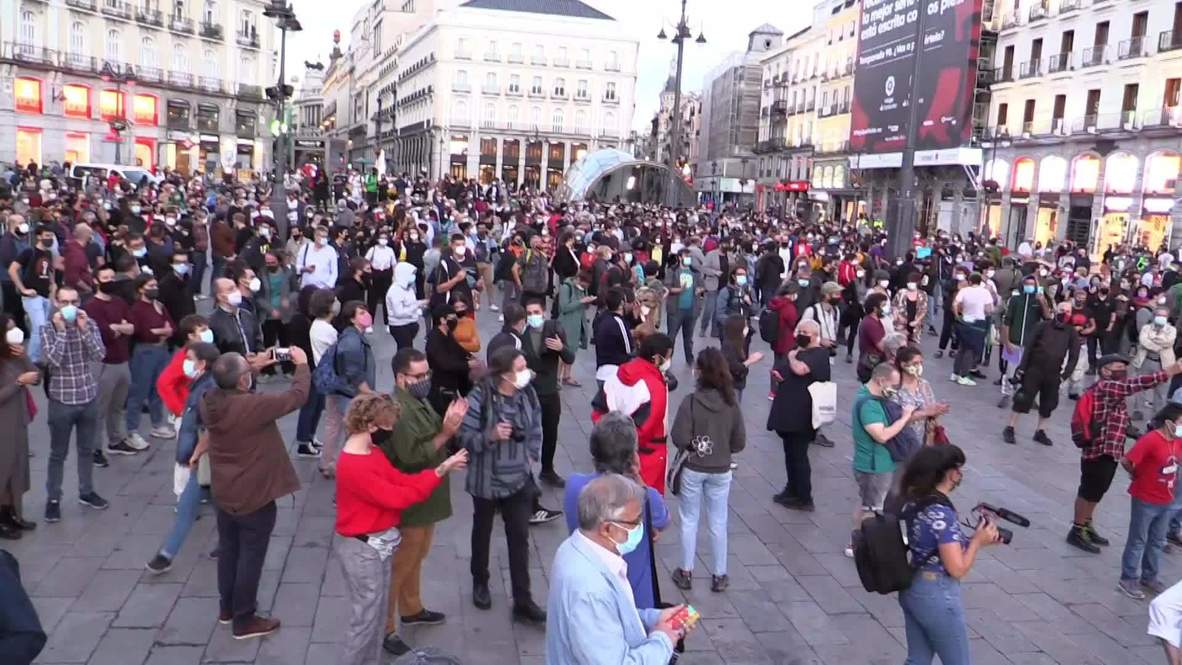 Spain: Thousands protest against newly-imposed COVID restrictions in Madrid region