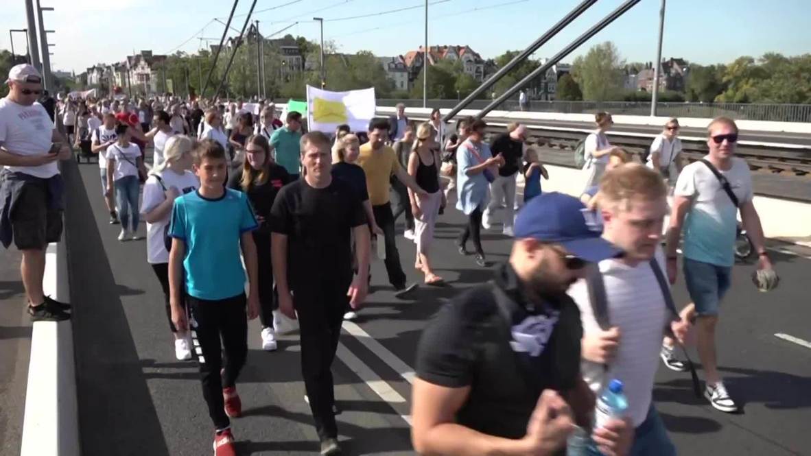 Germany: Thousands rally against coronavirus restrictions in Dusseldorf