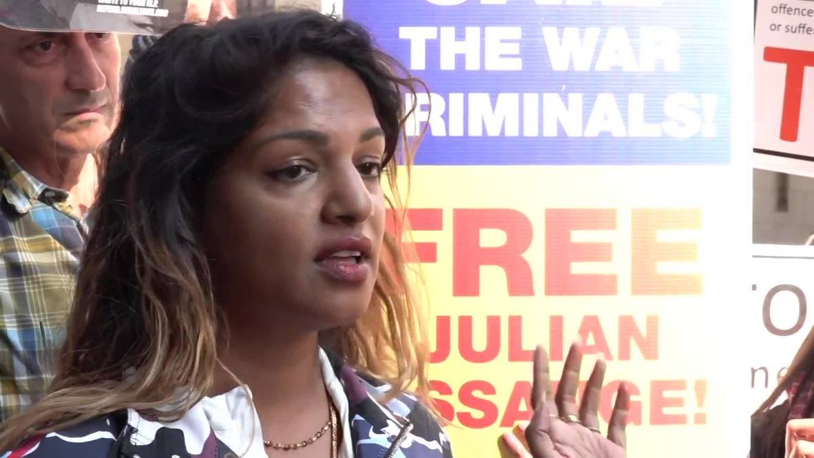 Reino Unido: "Julian ha sufrido suficiente"- Rapera M.I.A en el exterior de la corte de Londres