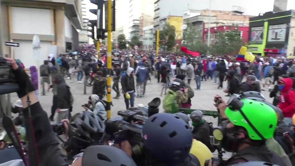 Colombia: Police and protesters battle in Bogota as anti-brutality demos continue