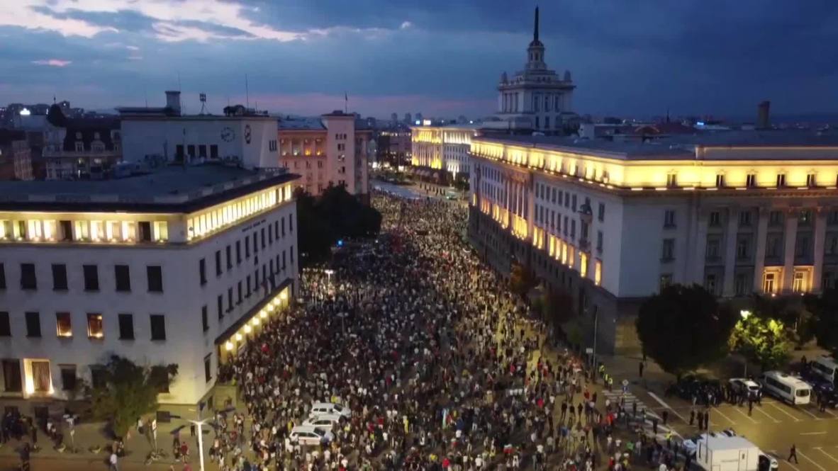 Bulgaria: Thousands demand PM to resign at Independence Day protest