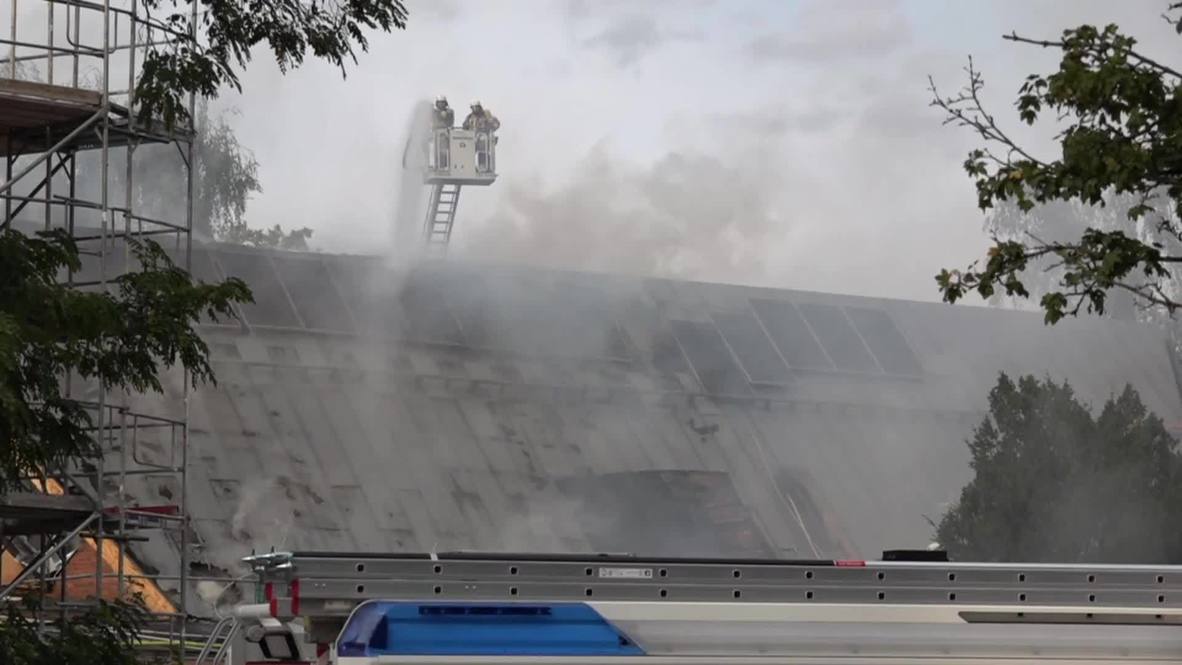 Alemania: Más de 100 bomberos combaten un incendio en una iglesia de Berlín