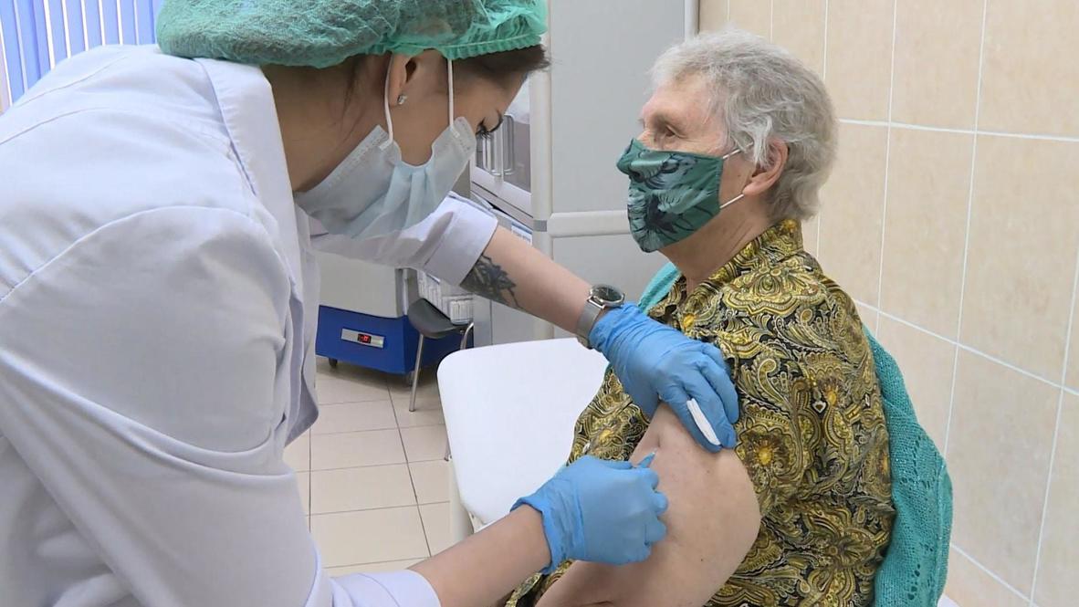 Россия: "Ничего не бойтесь". 81-летняя медсестра стала добровольцем испытаний вакцины от коронавируса