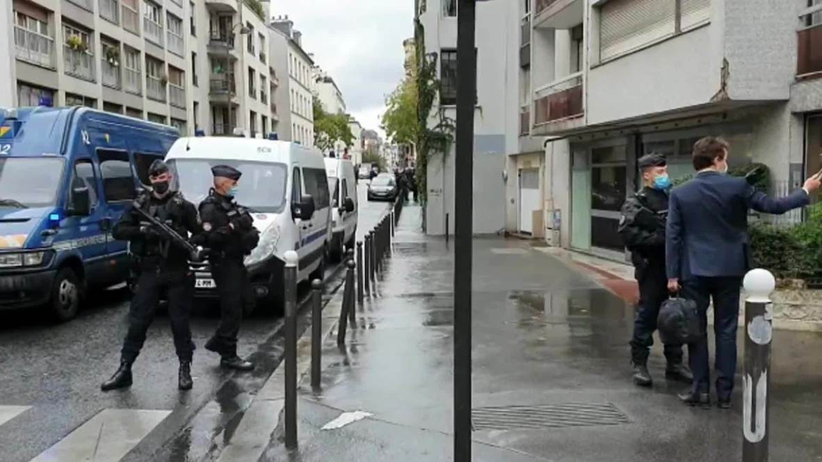 Francia: Detenidos dos sospechosos vinculados al ataque con cuchillo cerca de la antigua oficina de Charlie Hebdo