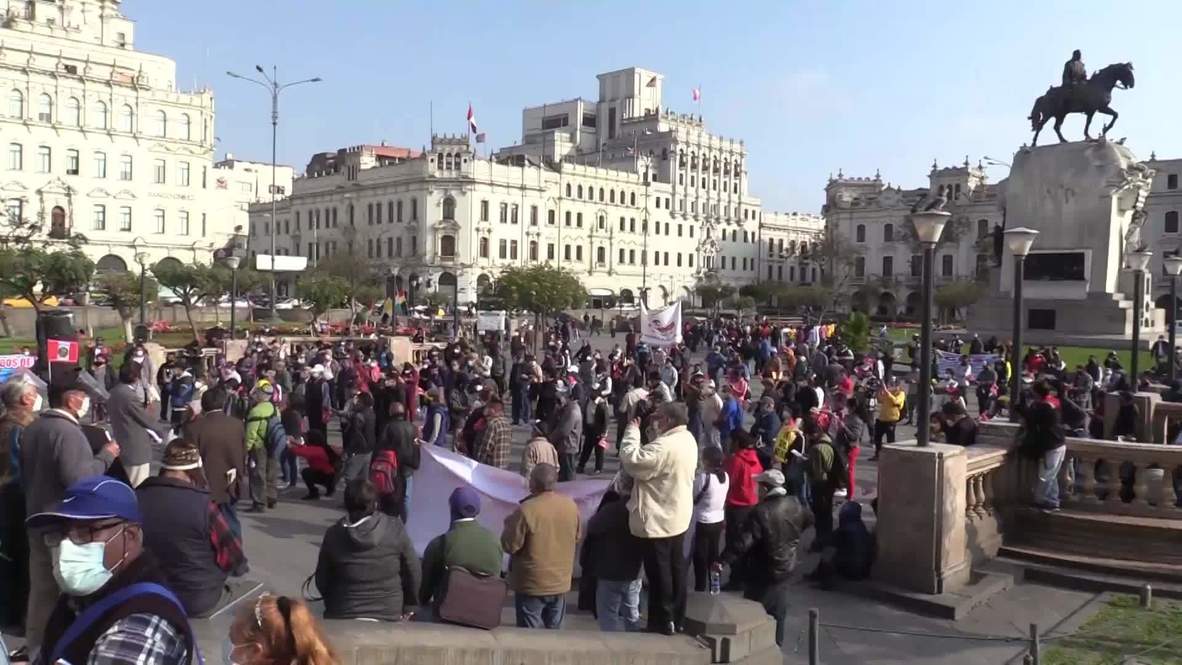 Perú: Cientos se manifiestan en Lima en contra del Gobierno del presidente Martín Vizcarra
