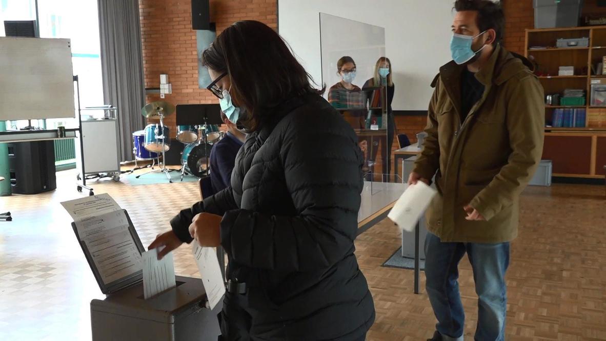 Switzerland: Bern voters react as country holds referendum on ending EU freedom of movement