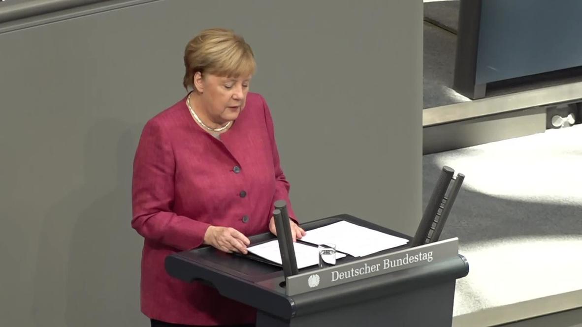 Германия: Меркель призвала к "прозрачному" расследованию предполагаемого отравления Навального