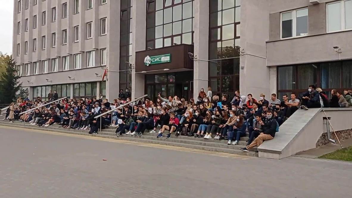 Белоруссия: Студенты БГУИР протестуют из-за задержания преподавателя вуза