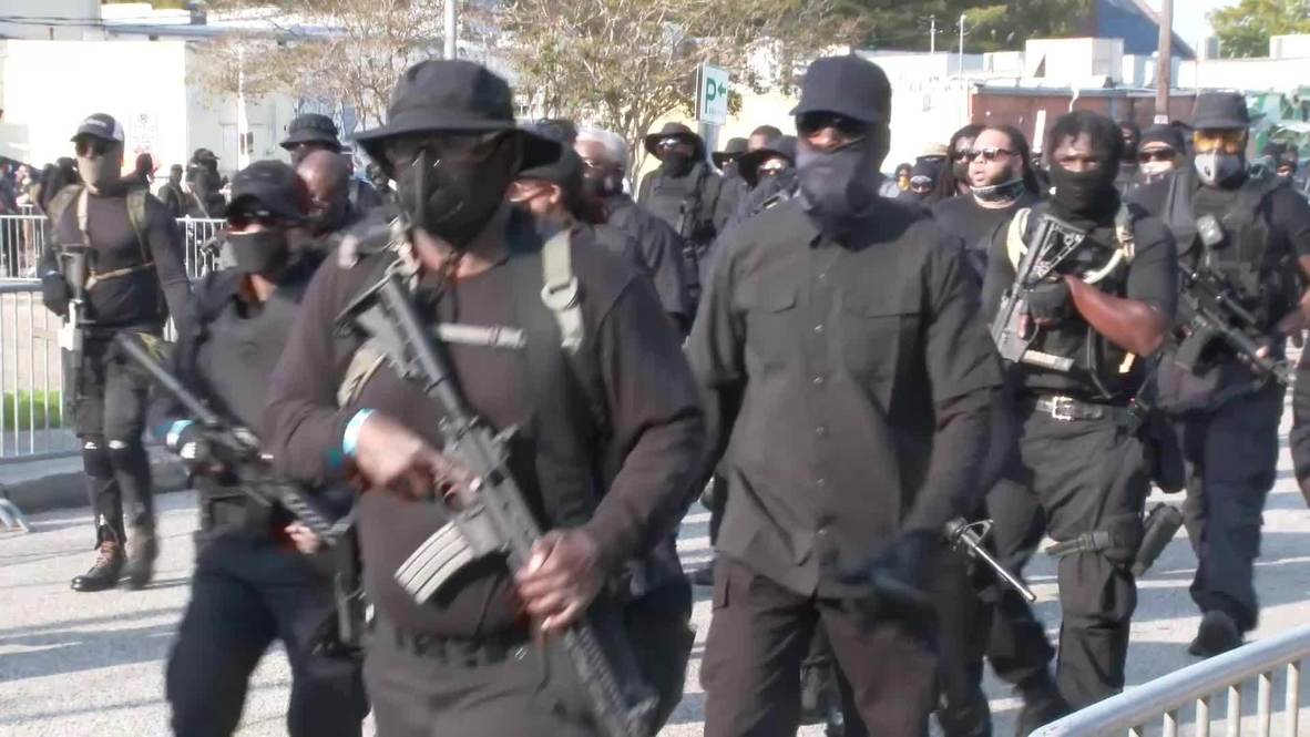 USA: All-black NFAC militia members march on Lafayette in armed rally