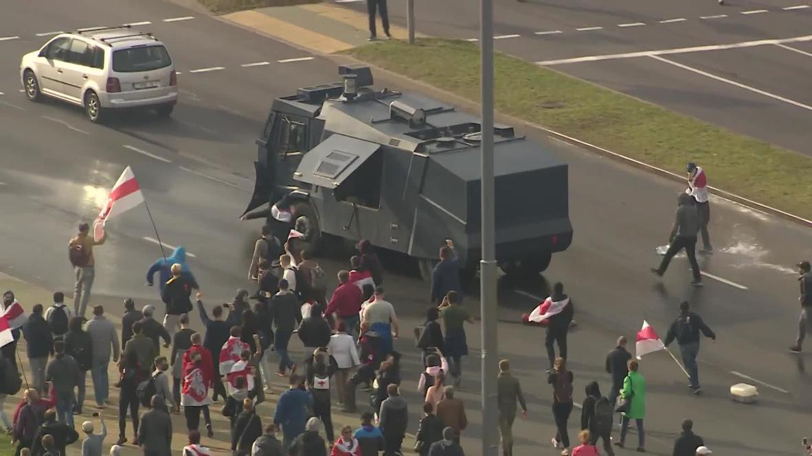 Bielorrusia: Policía usa cañones de agua para dispersar multitudinaria manifestación en Minsk