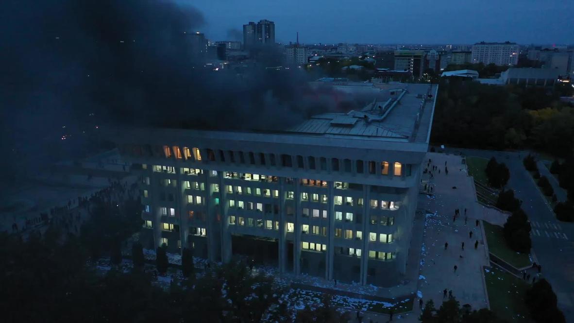 Kyrgyzstan: Fire breaks out in parliament after protesters storm building