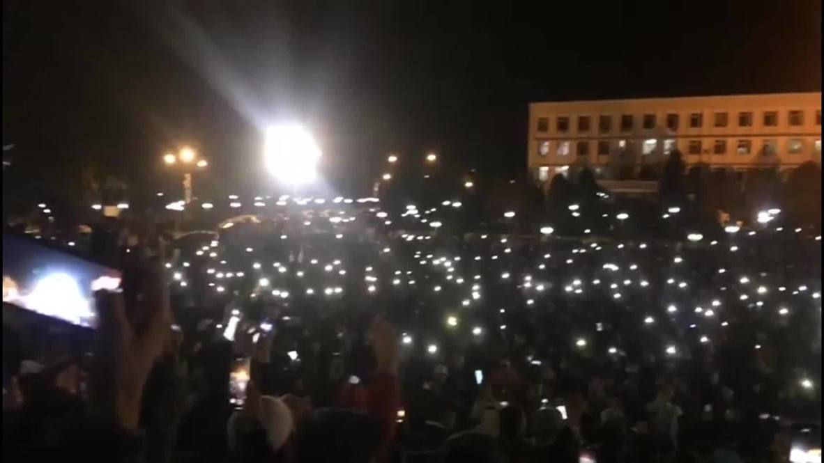 Kyrgyzstan: Supporters of former Osh mayor flood city centre