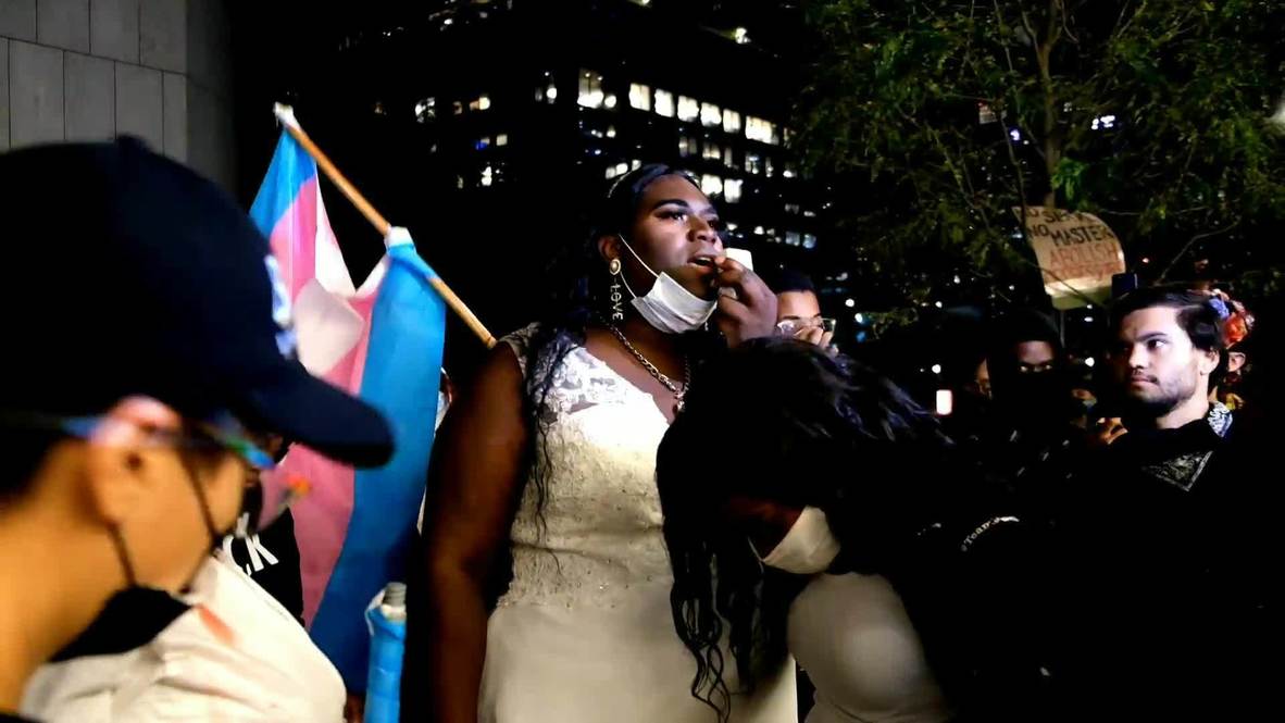 EE.UU.: Policía y activistas trans se enfrentan en una marcha en apoyo a Black Lives Matter en Manhattan