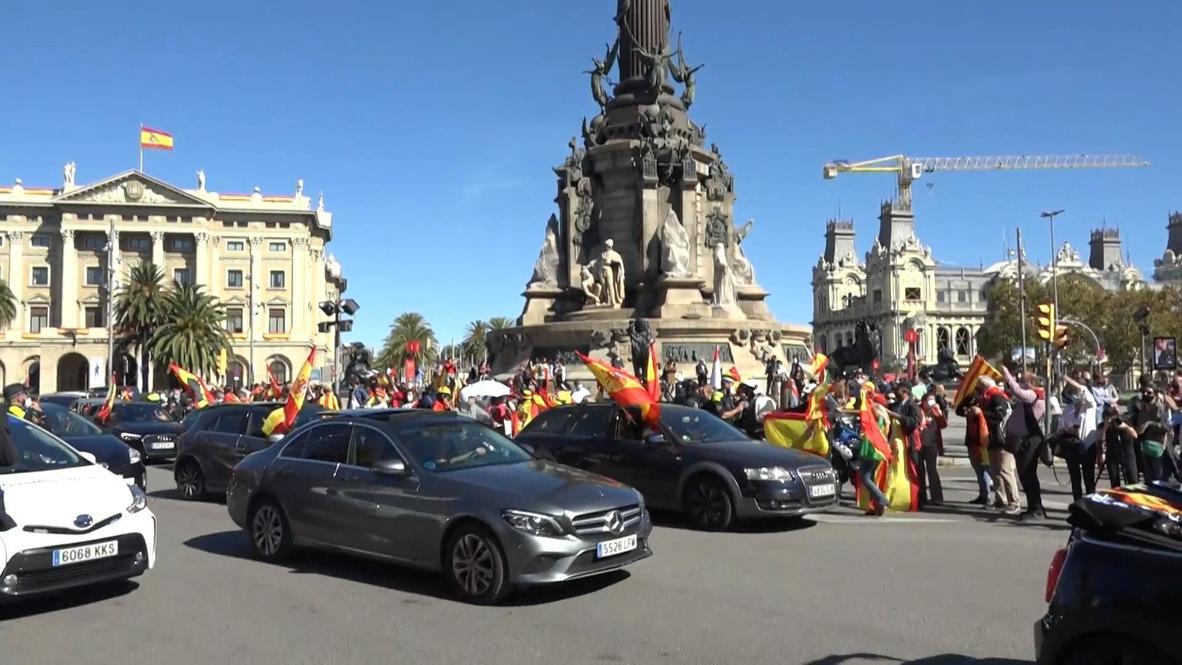 Spain Hundreds wave Spanish flags as Hispanic Day car parade drives through Barcelona Video