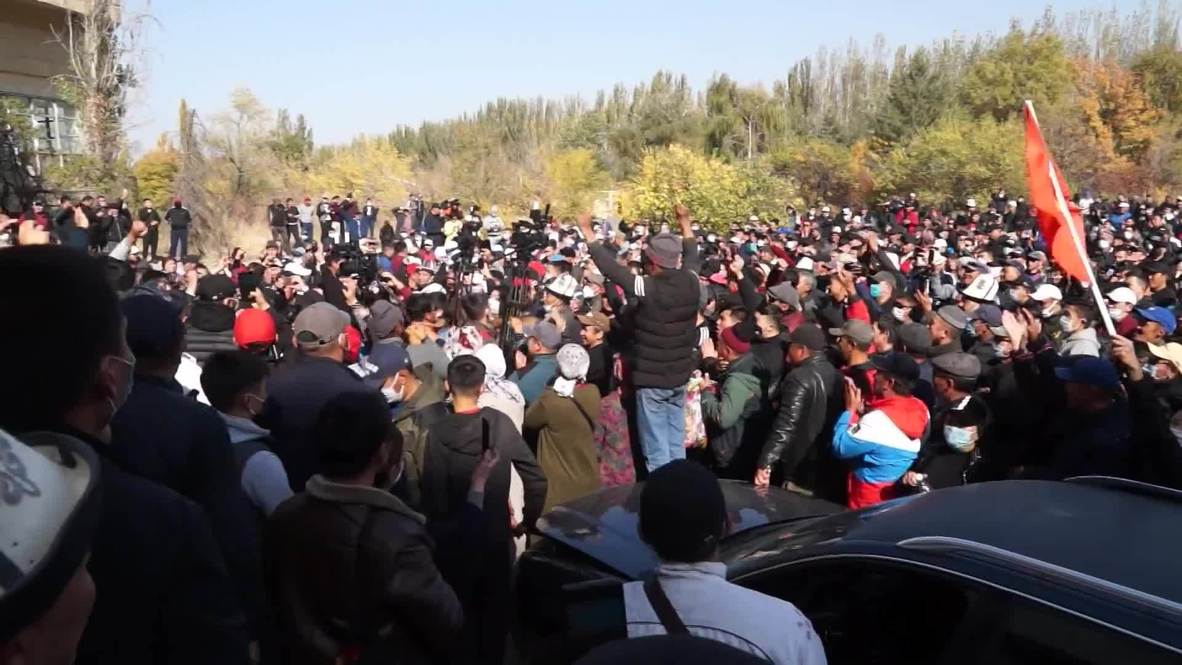 Kyrgyzstan: PM Zhaparov supporters demand dissolution of parliament after president’s resignation