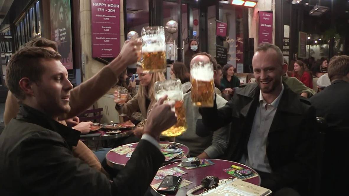 France: 'Global warming is a much bigger problem' - Parisians enjoy late night out before COVID-19 curfew