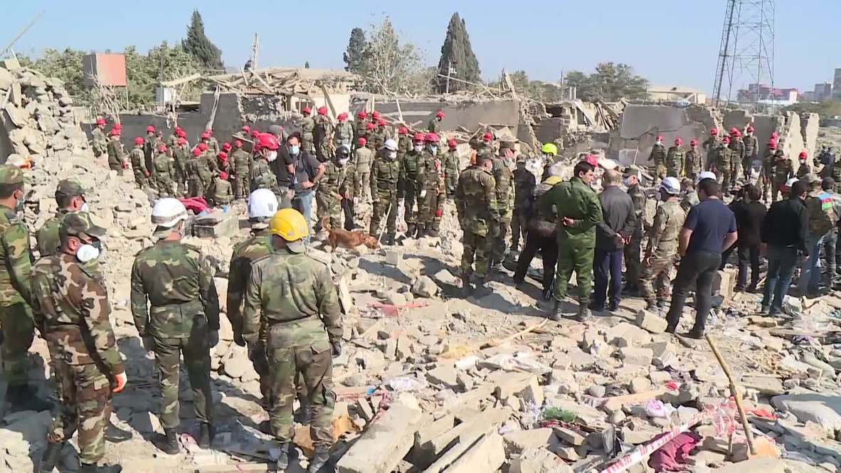Azerbaiyán: Equipos de rescate buscan entre los escombros tras bombardeo en la ciudad de Ganja