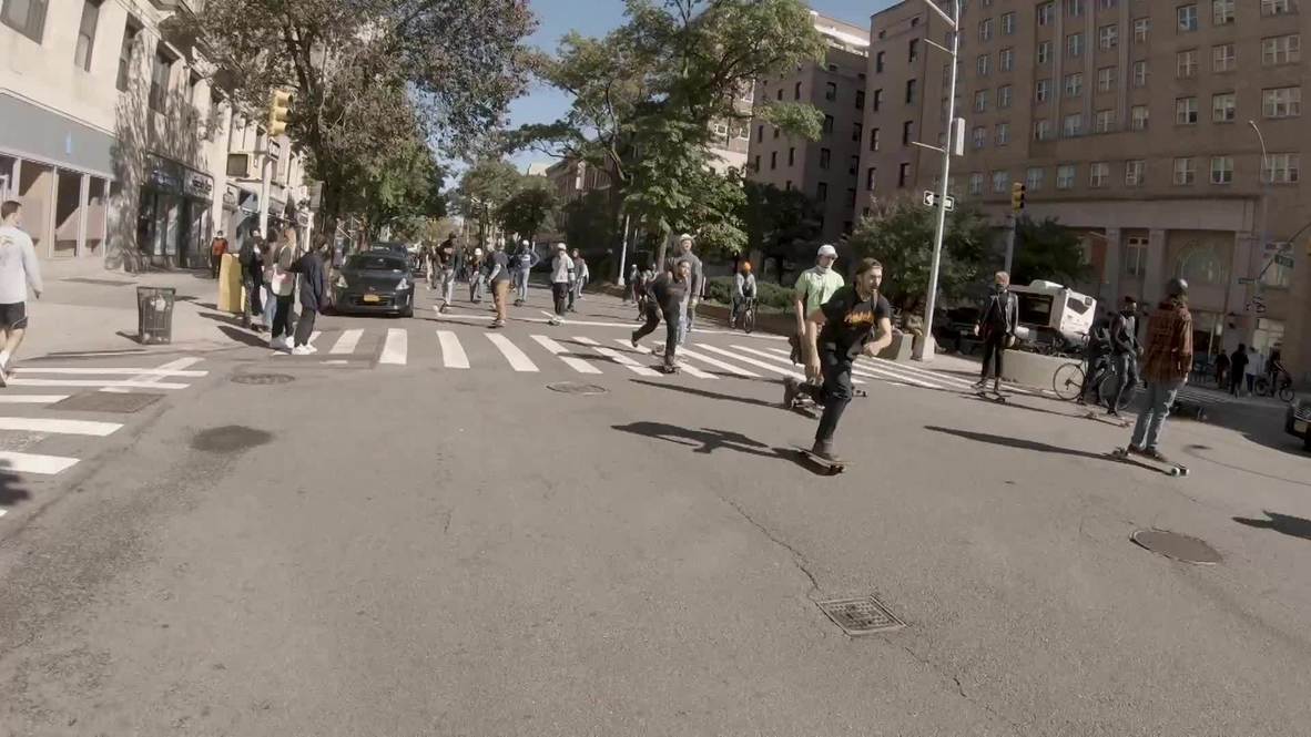 USA: Longboard enthusiasts take over Manhattan streets in Broadway Bomb race