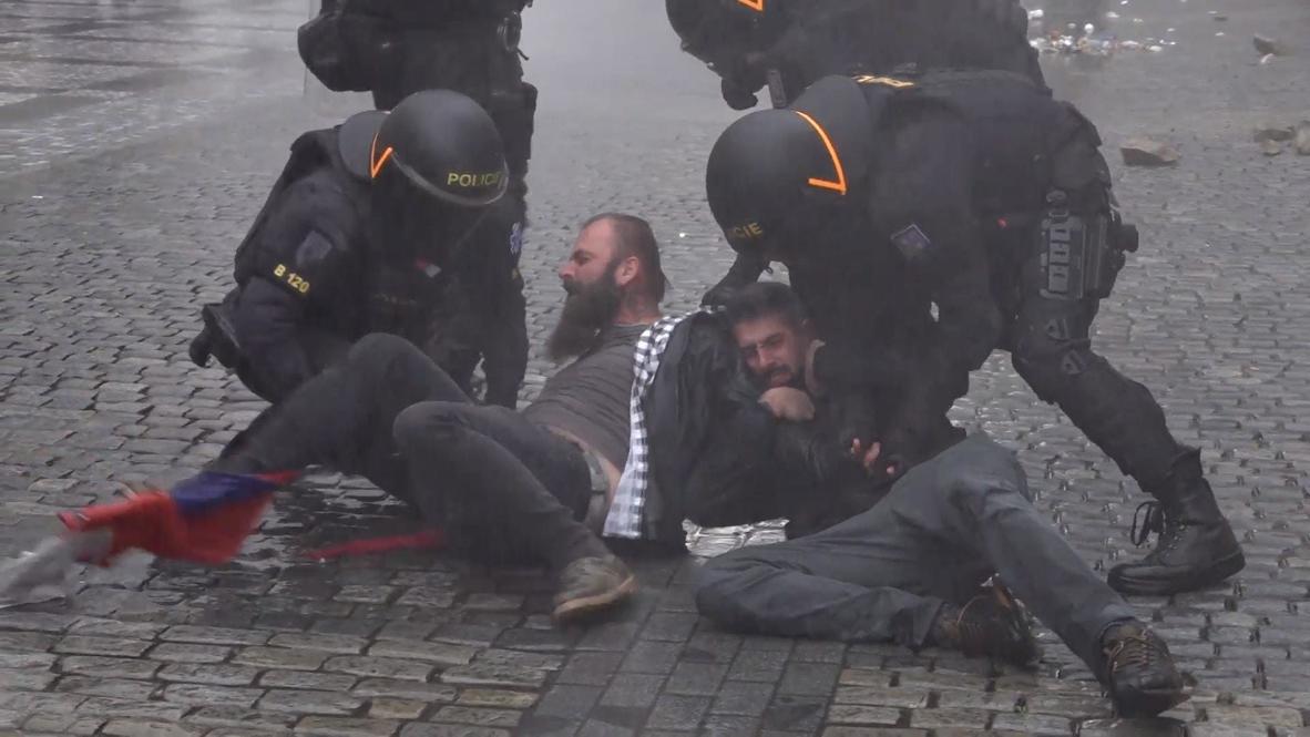 Czech Republic: Violent clashes erupt between police and sports fans protesting COVID measures